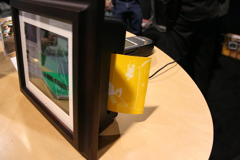 Illustration for article titled An Unfortunate Grope of SmartParts' Fugly Digital Photo Frame/Printer